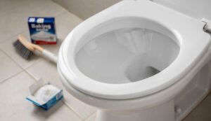 Gelbe Flecken im WC: Der Natron-Trick, der ohne Schrubben funktioniert